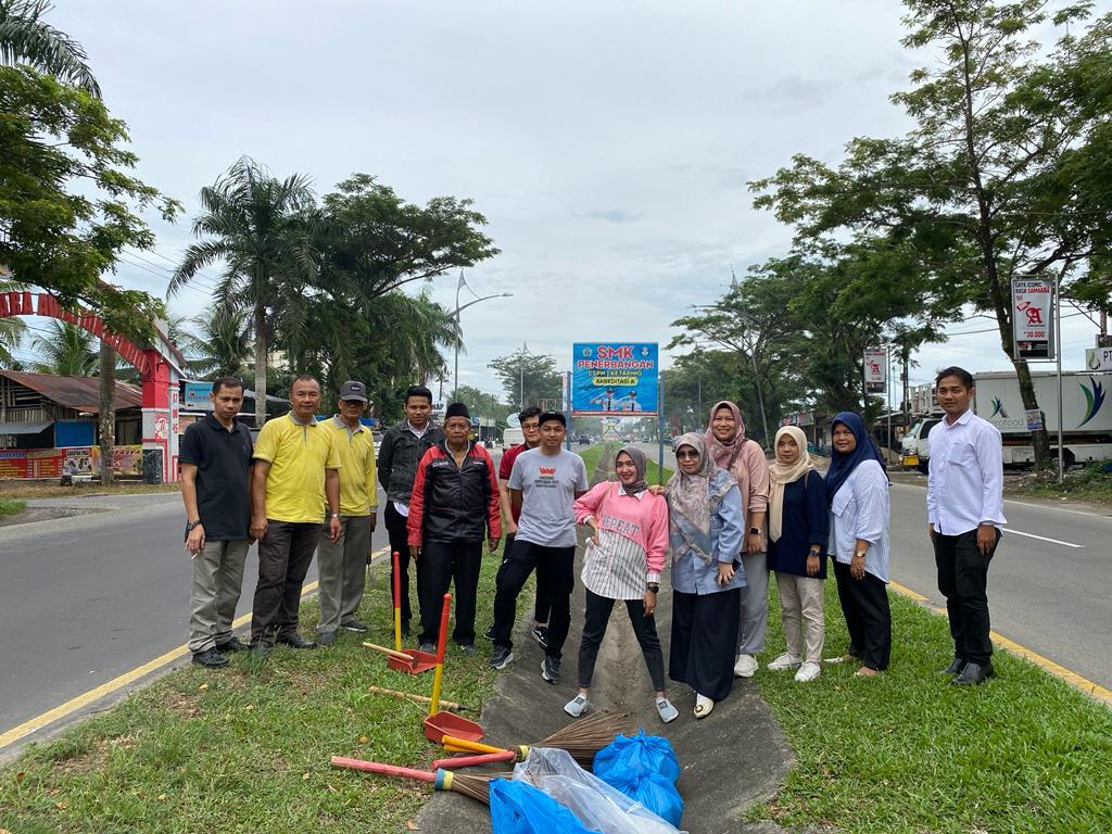 Partisipasi Biro Organisasi Dalam Giat Gotong Royong Bersama Seluruh Perangkat Daerah Pemerintah Provinsi Sumatera Barat
